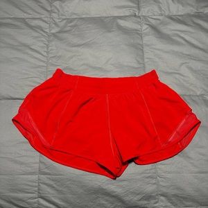 lululemon hotty hot 2.5 shorts